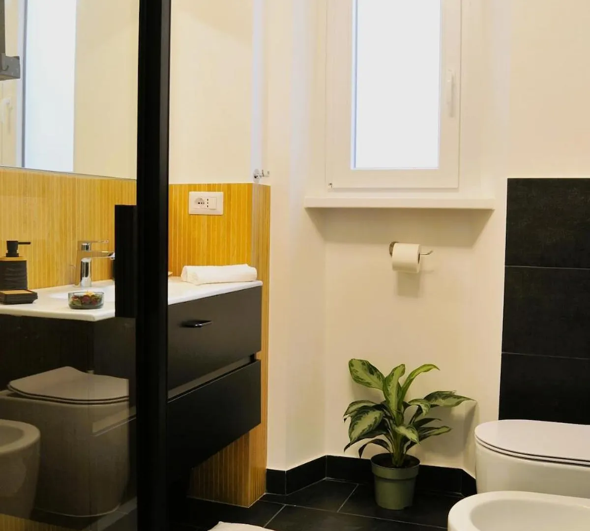Apartment Casa Nel Colosseo 3 Camere Da Letto 2 Bagni Rome